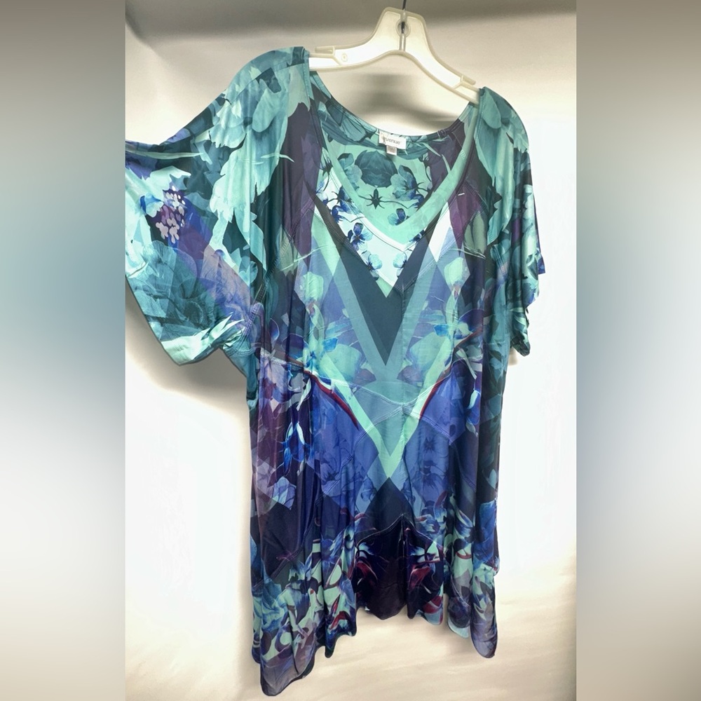 Avenue Teal & Navy Floral V-Neck Short Sleeve Top